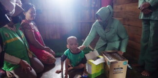 Persit Kartika Chandra Kirana Kodim 0426 Tuba Berikan Bantuan Kepada Tegar Ramadhan