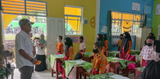 Tinjau Proses Belajar dan Bangunan Gedung, Kadisdikpora Lingga Armia Turun Ke Sekolah