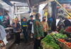 Cek Harga Kebutuhan Pokok, Kadisperindag dan UKM Anambas Sidak Pasar Impres Tarempa