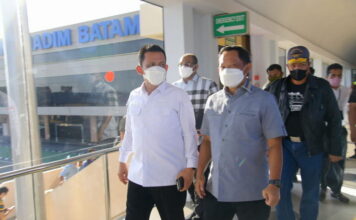 Bertolak ke Jakarta, Mendagri Tito Ingatkan Kepri Beri Kemudahan Berinvestasi