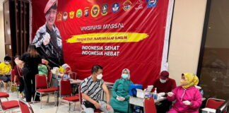 Ribuan Masyarakat Antusias Ikuti Vaksinasi Booster Binda Kepri di Batam