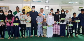 BKM mesjid Agung H.Achmad Bakrie Santuni Anak Yatim