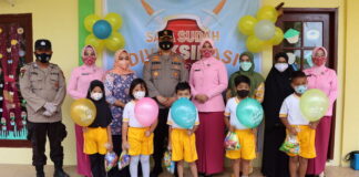 Kapolres Lingga Tinjau Pelaksanaan Vaksinasi Terhadap Murid TK Kemala Bhayangkari 10 Cabang Lingga