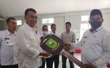 Musrenbang Kecamatan Subi, Bupati Natuna Serahkan Mobil Bumdes dan Puskel Kecamatan