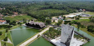 Keindahan Masjid 99 Cahaya dan Tempat Wisata Lainnya di Tubaba