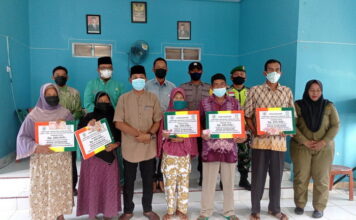 Babinsa Koramil 04/Letung Dampingi Penyaluran BLT – DD Desa Sunggak