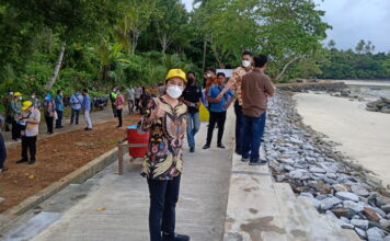 Jalan Menuju Pantai Marus Sedanau Rusak, Cen Sui Lan Langsung Respon Minta Diperbaiki