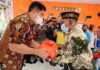 SMSI Bintan dan Plt Bupati Roby Bagikan Paket Sembako Untuk Warga Sei Enam