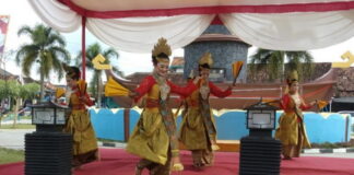 Dinkes Tampilkan Tarian di Festival Megow Pak Tulang Bawang