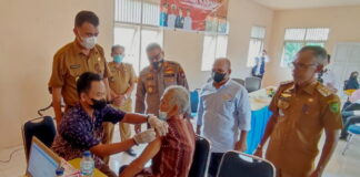 Bersama Bupati, Kapolres Natuna Tinjau Vaksinasi di Desa Batu Gajah