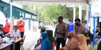 Kapolres Anambas Beserta Jajaran Laksanakan Gerai Vaksinasi Covid-19 di Desa Kiabu