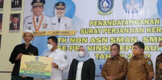 Gubernur Kepri Serahkan Bantuan Hibah Kegiatan Keagamaan Rp851 Juta di Anambas