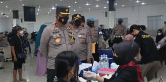 Wakapolda Kepri Tinjau Vaksinasi Serentak di Universitas Riau Kepulauan