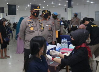 Wakapolda Kepri Tinjau Vaksinasi Serentak di Universitas Riau Kepulauan