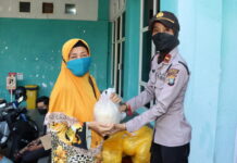 Vaksinasi Lansia, Polres Tanjungpinang Bagi Beras Gratis