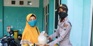 Vaksinasi Lansia, Polres Tanjungpinang Bagi Beras Gratis