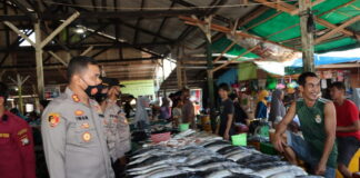 Jelang Ramadhan, Kapolres Natuna Pantau Stok Sembako di Pasar Tradisional Ranai