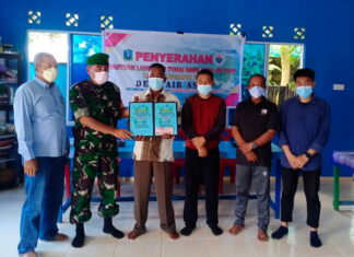 Babinsa Koramil 07/Palmatak Dampingi Kades Air Asuk Salurkan BLT-DD