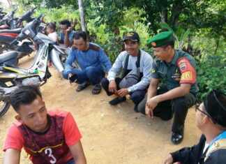 Babinsa Koramil 07/Palmatak Jalin Komsos dengan Warga Binaan