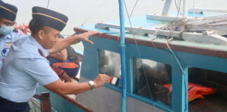 Danlanud RSA Cat Kapal Nelayan Natuna di Hari Jadi Ke-76 TNI AU