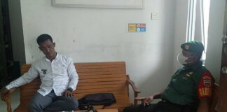 Babinsa Koptu Suhendra Jalin Komsos Bersama Kades Air Asuk