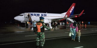 NAM Air Landing di Natuna Malam Hari, Danlanud Dukung Operasional Keselamatan Penerbangan Untuk Masyarakat