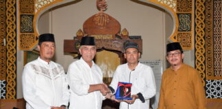 Bupati Serahkan Bantuan Mobil Untuk Bumdes Air Payang