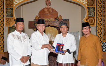 Bupati Serahkan Bantuan Mobil Untuk Bumdes Air Payang