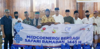 Bupati Natuna Salurkan 1.330 Paket Sembako Untuk Masyarakat Pada Malam Nuzul Qur’an