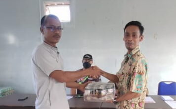 PT LUK Bagikan Bingkisan Idul Fitri 130 Kis Minuman Kaleng ke Warga Dusun 1 Desa Laboh