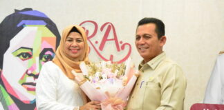 Gubernur Ansar Berikan Penghargaan Kepada Tujuh Orang ‘Kartini’ Kepri