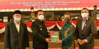 Gubernur Ansar Sampaikan Ranperda Keuangan Daerah Ke DPRD Kepri