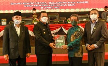 Gubernur Ansar Sampaikan Ranperda Keuangan Daerah Ke DPRD Kepri