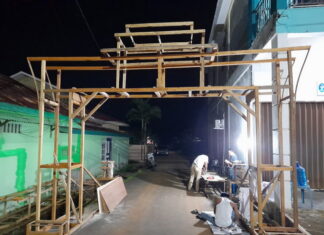 Meriahkan Tradisi Tujuh Likur, Warga Kampung Kenanga Antusias Buat Gerbang Pelite