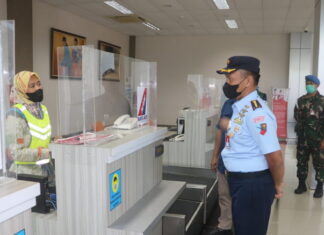 Pastikan Mudik Aman dan Lancar, Danlanud Tinjau Posko Terpadu di Bandara RSA Natuna