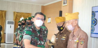 Danrem 033/WP Kepri, BRI dan BNI Berbagi Kasih Jelang Hari Raya Idul Fitri Kepada Para Pejuang NKRI