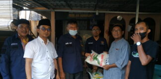 Penghujung Ramadhan, PWI Tanjungpinang Berbagi Beras ke Anak Yatim