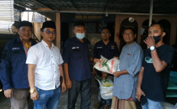 Penghujung Ramadhan, PWI Tanjungpinang Berbagi Beras ke Anak Yatim