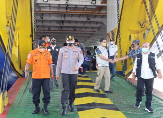 Sekda Natuna Pantau Arus Balik Lebaran di Pelabuhan Penagi