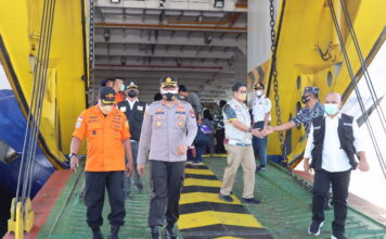 Sekda Natuna Pantau Arus Balik Lebaran di Pelabuhan Penagi