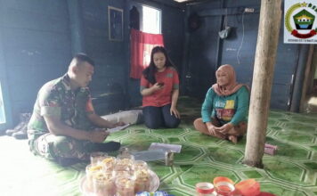 Babinsa Koptu Isnaeny Jalin Komsos Dengan Warga Desa Payalaman