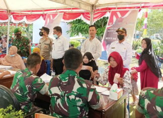 Koramil 07/Palmatak Salurkan BLT Minyak Goreng ke 4 Kecamatan