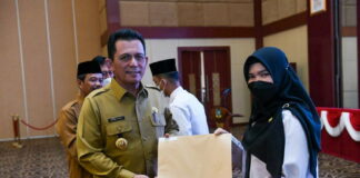 Gubernur Ansar Serahkan SK 243 dari 264 Formasi PPPK Guru Tahap II