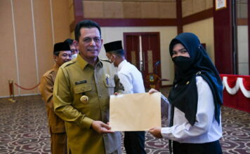 Gubernur Ansar Serahkan SK 243 dari 264 Formasi PPPK Guru Tahap II