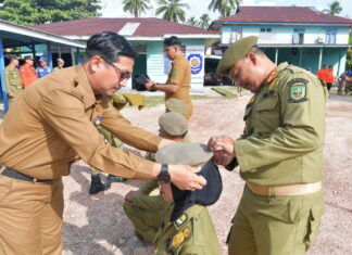Sekda Boy Wijanarko Lakukan Pembaretan 26 Anggota Satpol PP Natuna