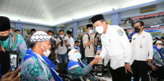 Gubernur Ansar Lepas 449 JCH Embarkasi Batam Kloter Pertama