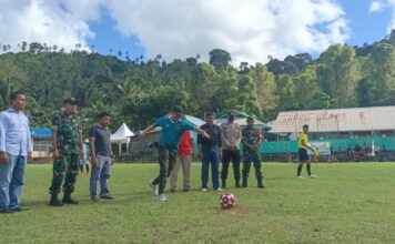 Ketua Askab PSSI Anambas Buka Turnamen Sepak Bola di Desa Candi