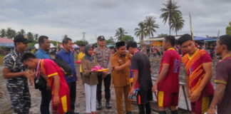 Camat Katang Bidare Tutup Turnamen Sepak Bola HKMB 2022