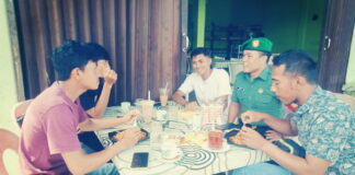 Babinsa Koramil 07/Palmatak Jalin Komsos Dengan Perangkat Desa Matak