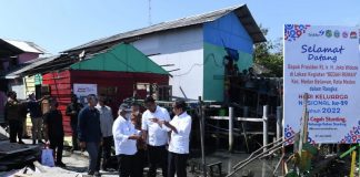 Presiden Jokowi Tinjau Penataan Kawasan dan Rumah Layak Huni di Permukiman Belawan